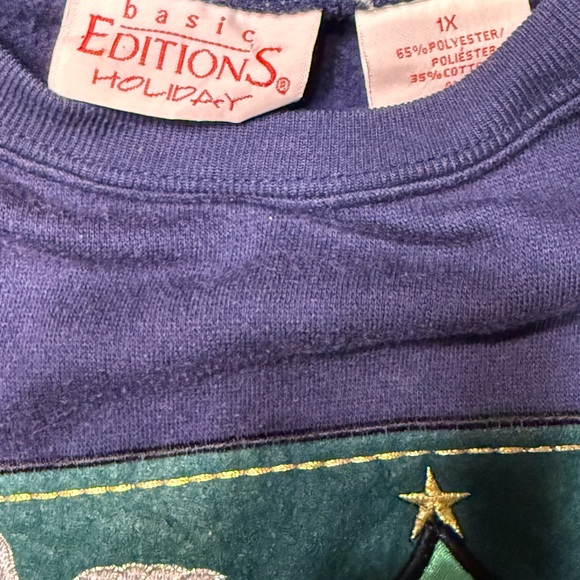 Basic Editions  Holiday Sweatshirt - Picture 1 of 2